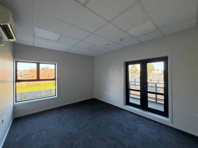 Modern CBD Office | 8 Car Parks
