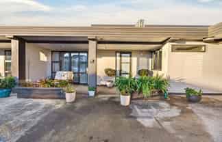 2/176 Mcleod Road, Te Atatu South
