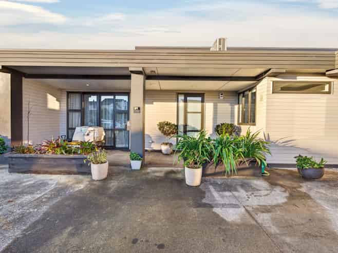 2/176 Mcleod Road, Te Atatu South