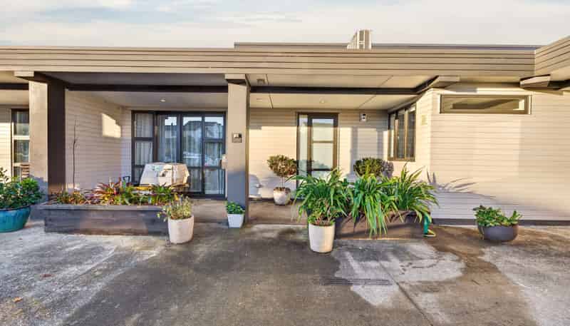 2/176 Mcleod Road, Te Atatu South