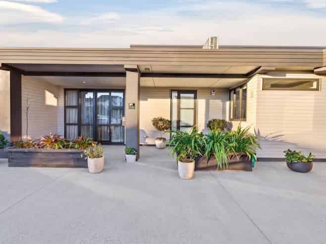 2/176 Mcleod Road, Te Atatu South