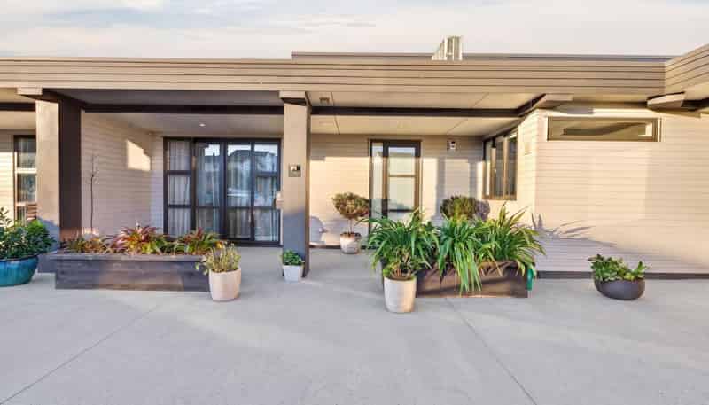 2/176 Mcleod Road, Te Atatu South