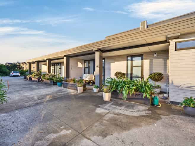 2/176 Mcleod Road, Te Atatu South