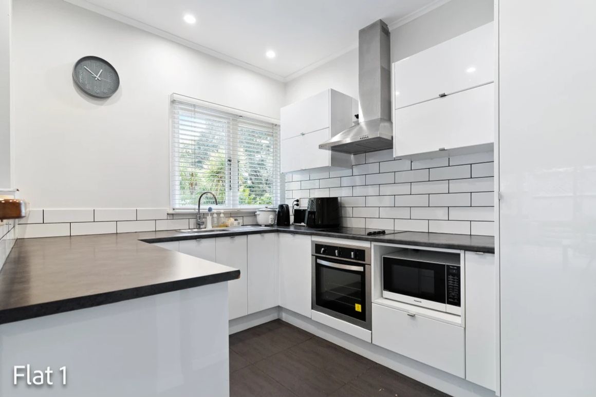 Charming Family Home - Sought-After Location - Widok 4