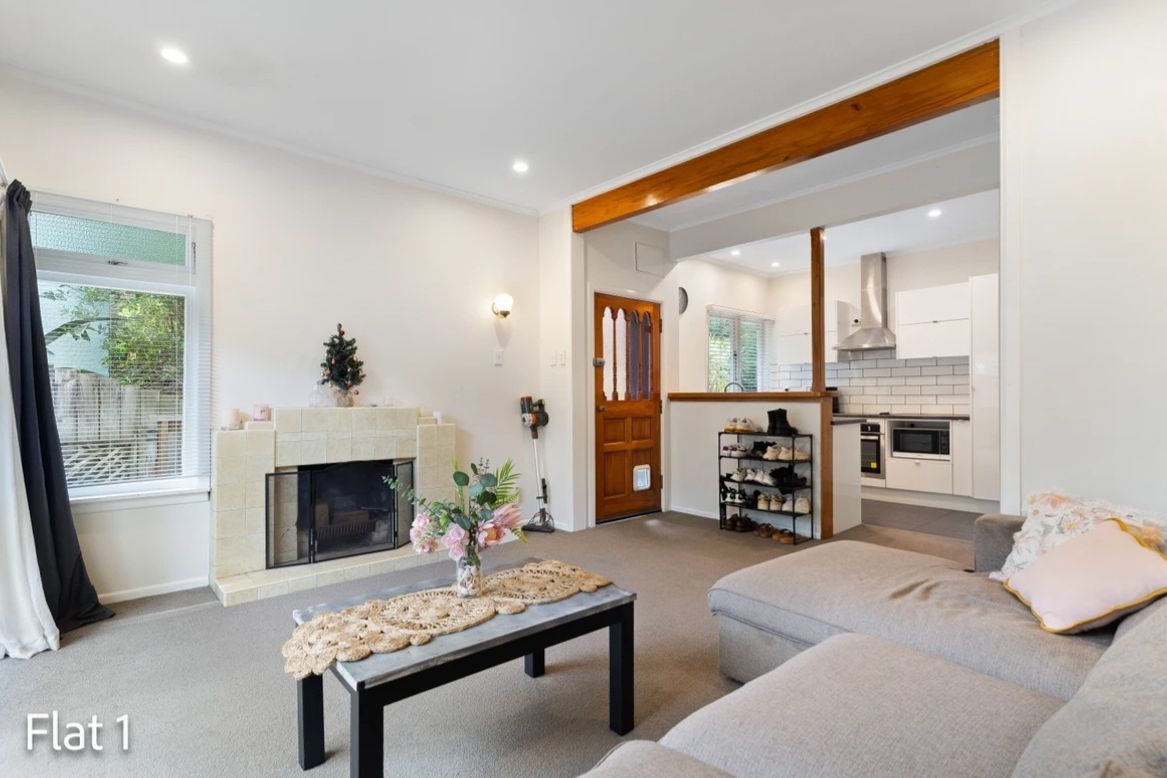 Charming Family Home - Sought-After Location - Widok 3
