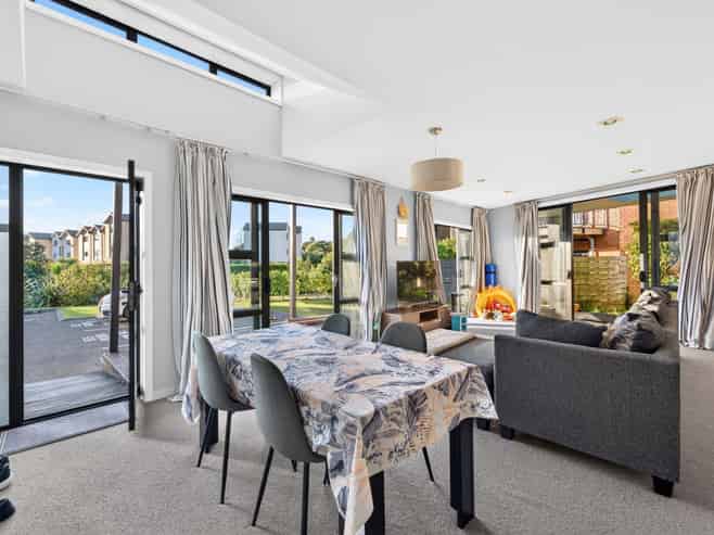 3/176 Mcleod Road, Te Atatu South
