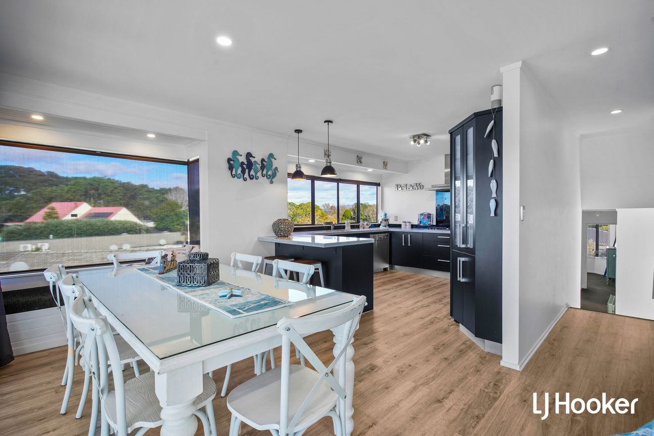 Panoramic Water Views & Exceptional Living - Widok 2