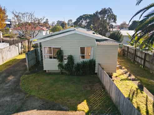 16A Hilda Road, Favona