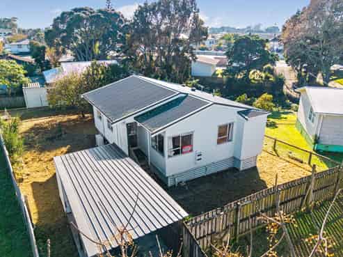 16B Hilda Road, Favona