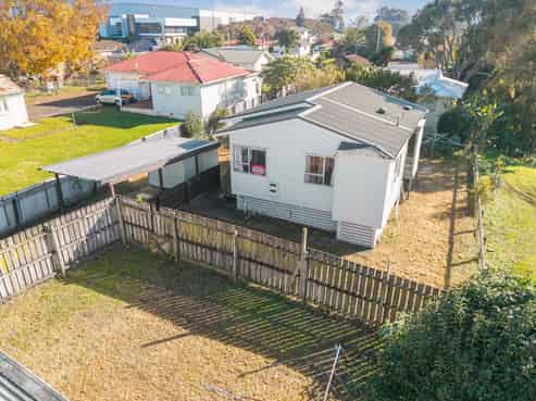 16B Hilda Road, Favona