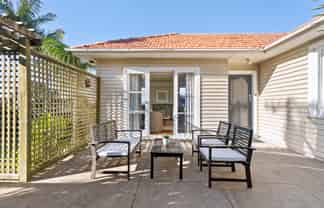 1/11-13 Waratah Street, Birkenhead