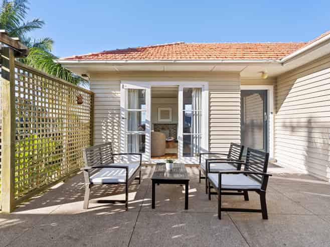 1/11-13 Waratah Street, Birkenhead