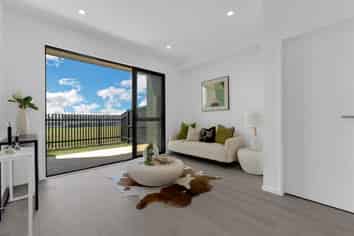 15/17 Barneys Farm Road, Clendon Park