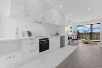 15/17 Barneys Farm Road, Clendon Park