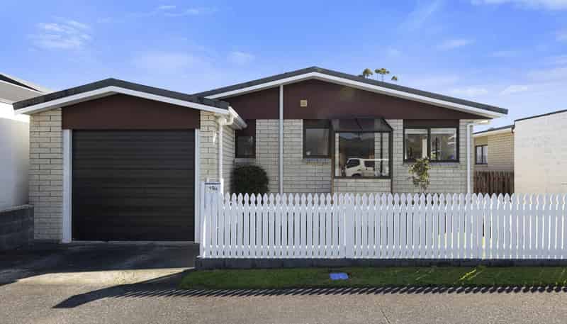 19A Karamu Street, Strandon