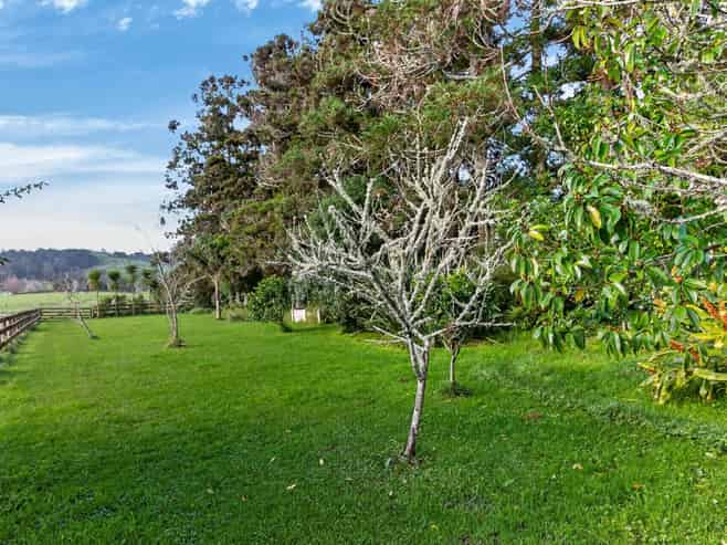 691 School Road, Tomarata