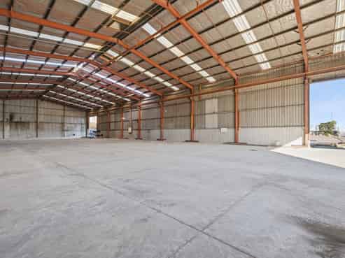 Hard working Hewletts Rd warehouse & yard