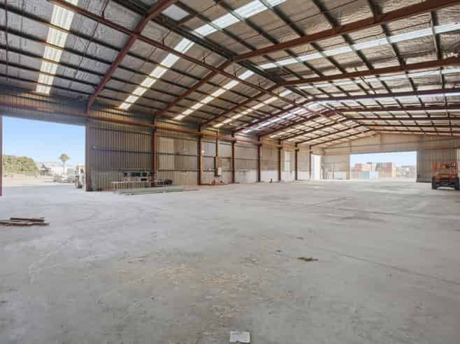 Hard working Hewletts Rd warehouse & yard