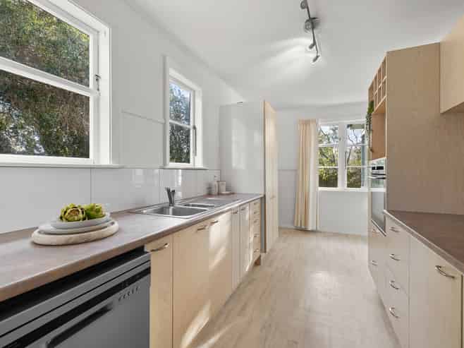 15 Denvir Street, Strowan