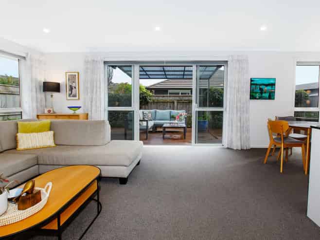 8 Paioke Street, Waikanae