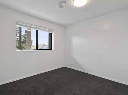 1C/4045 Great North Road, Glen Eden
