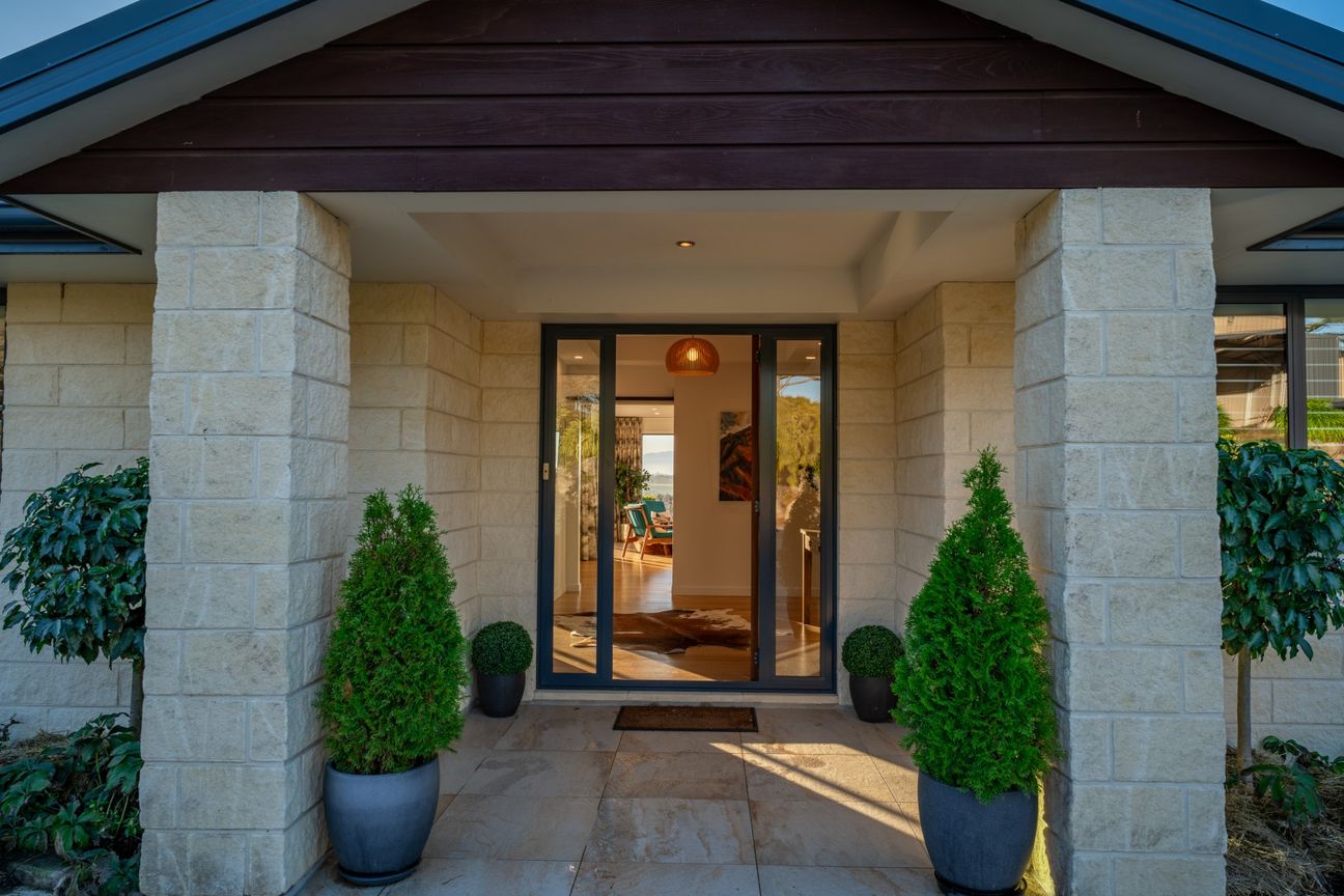 Breathtaking Views, Premium Lifestyle Location - Vista 3