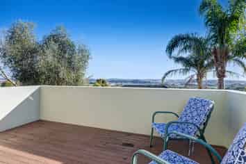 1A Meadowood Drive, Unsworth Heights