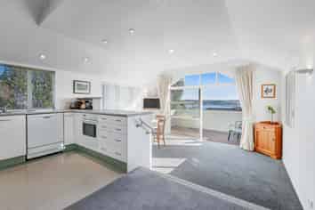 1A Meadowood Drive, Unsworth Heights