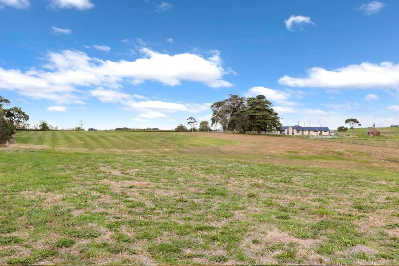 4.08ha Prime Bare Land Zoned for Countryside Living! – další