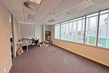 VERSATILE LEVEL ONE OFFICE, PRIME ROSEDALE LOC...