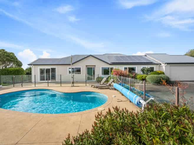 1382 Old North Road, Helensville