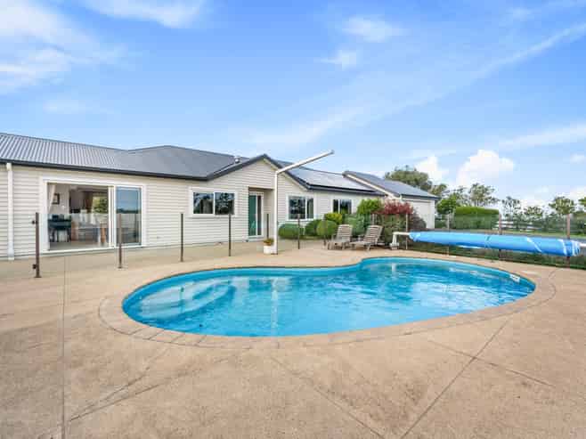 1382 Old North Road, Helensville