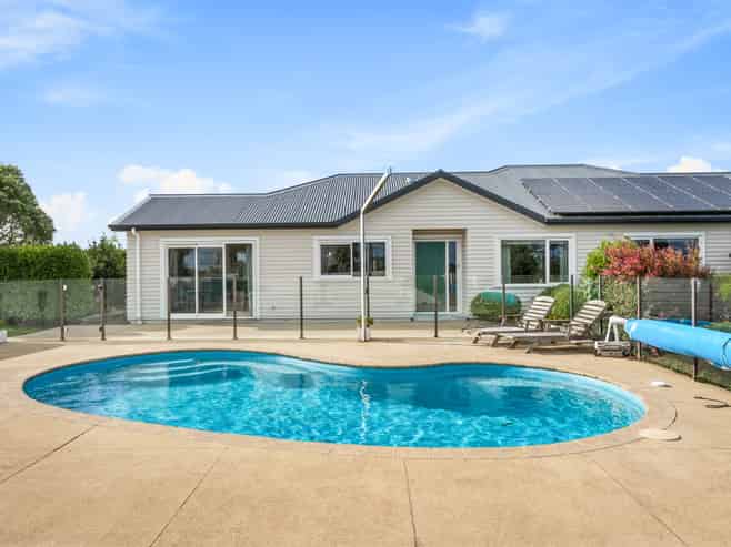 1382 Old North Road, Helensville