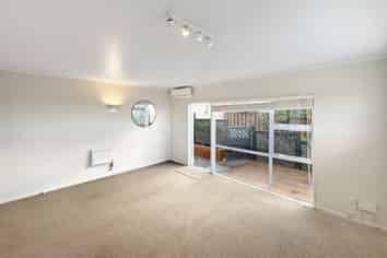 1/23 Lake Road, Northcote