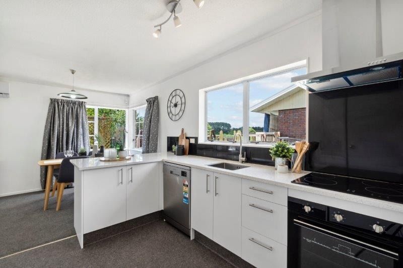 Renovated, Two Bedroom Home - Bild 5