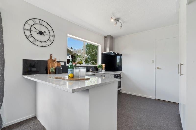 Renovated, Two Bedroom Home - Bild 6
