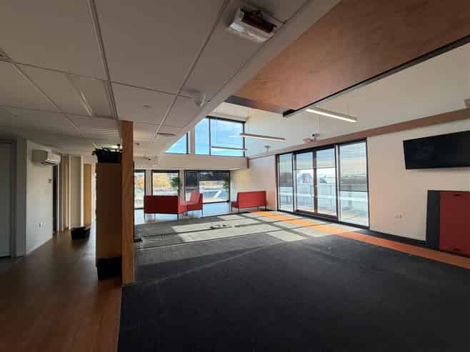 Premium Victoria Street Office & Terrace