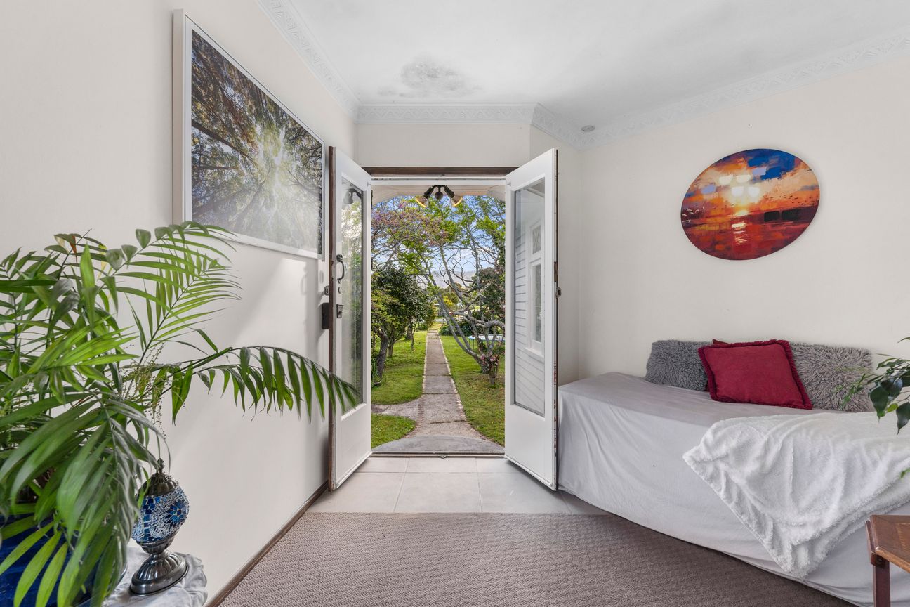 The Beach Is Calling, Owners Say Sell! - Widok 3