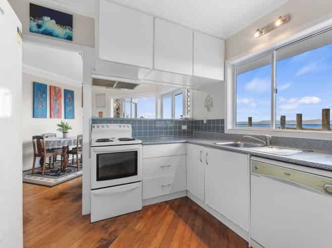 1620 East Coast Road, Kaiaua