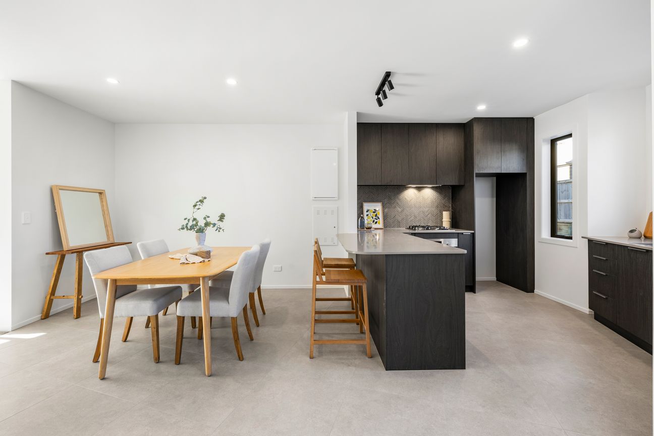 Brand New with Two Living Areas - Widok 3