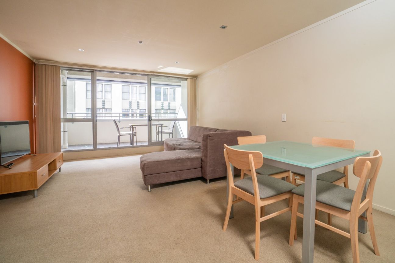 Spacious One Bedroom FURNISHED Apartment in the Heart of the City! - Więcej