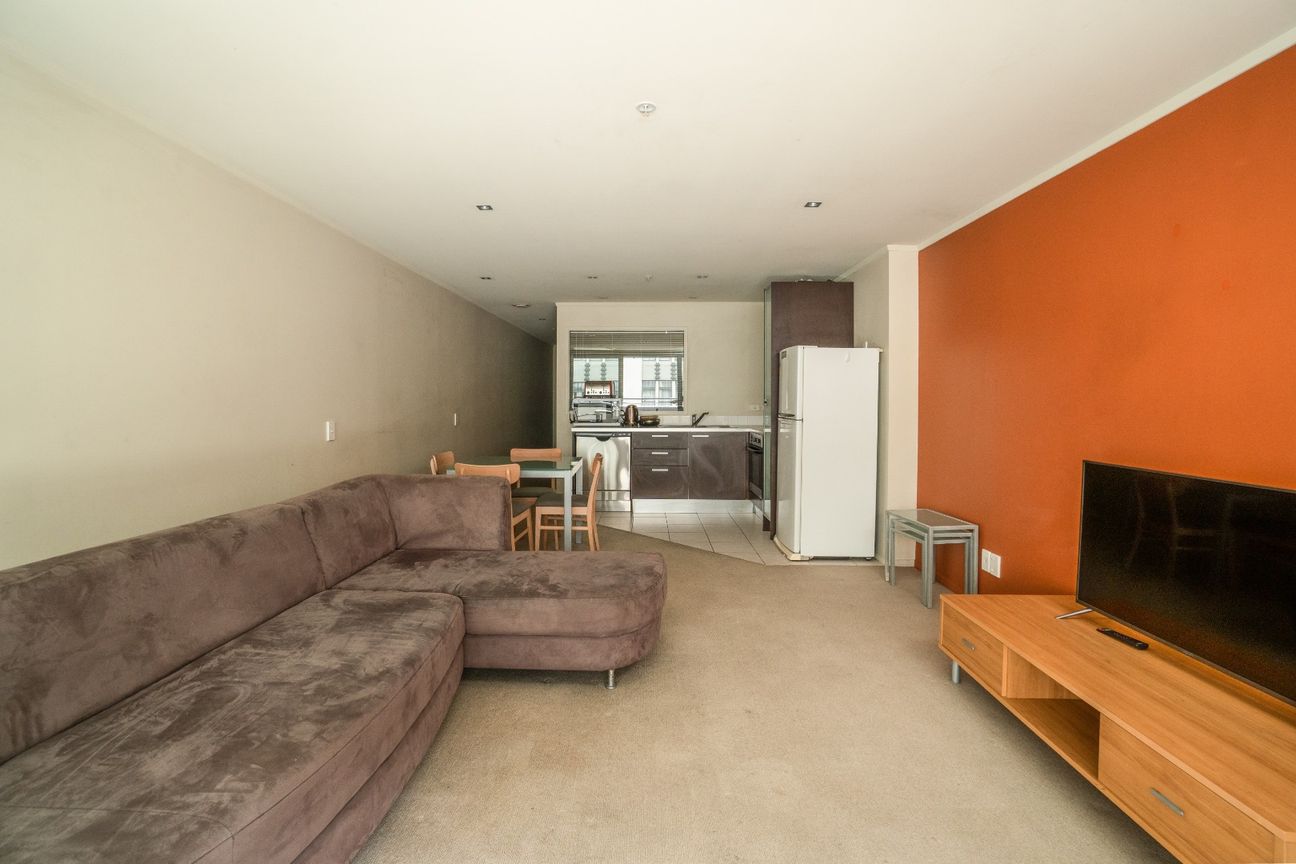 Spacious One Bedroom FURNISHED Apartment in the Heart of the City! - Widok 2