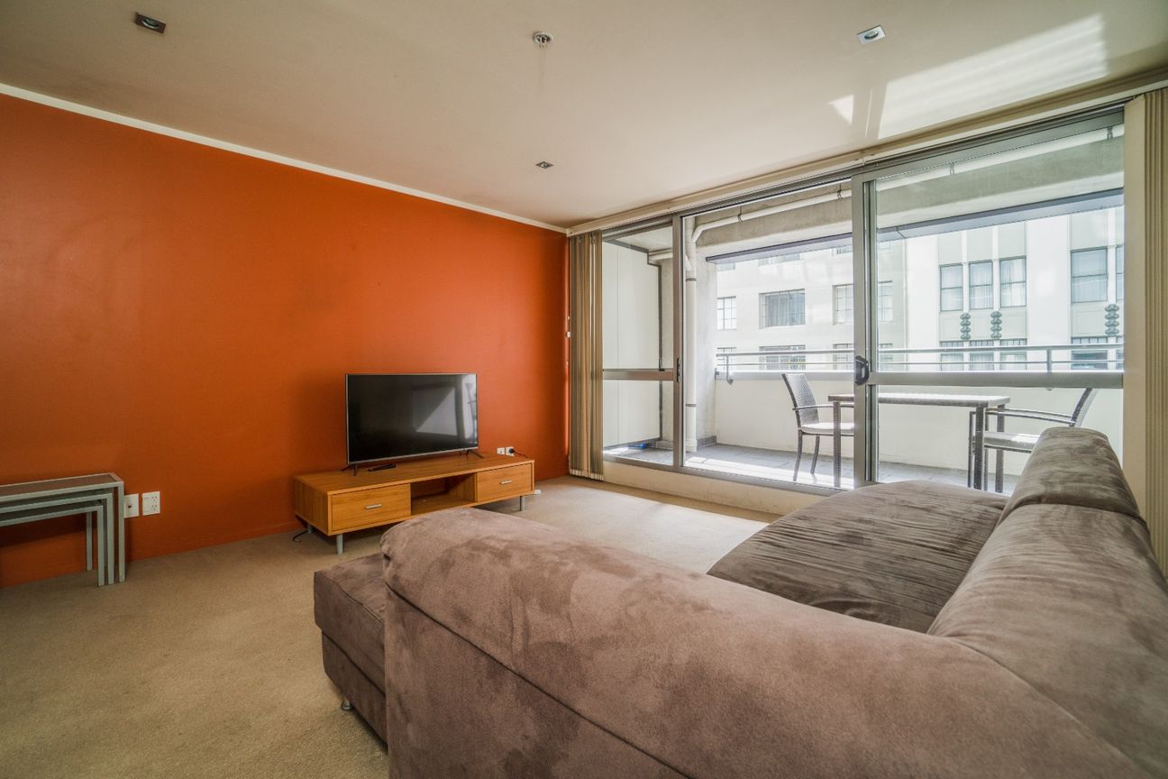 Spacious One Bedroom FURNISHED Apartment in the Heart of the City! - Widok 3