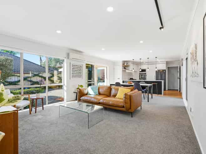 61 Salford Crescent, Flat Bush