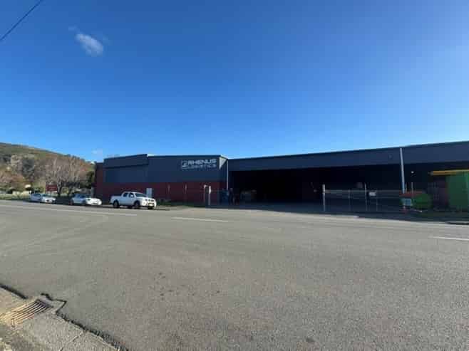 Affordable high stud warehousing