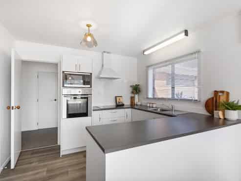 2/43 Kamo Road, Regent