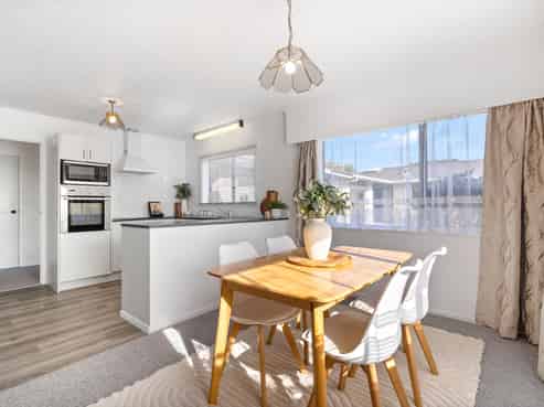 2/43 Kamo Road, Regent