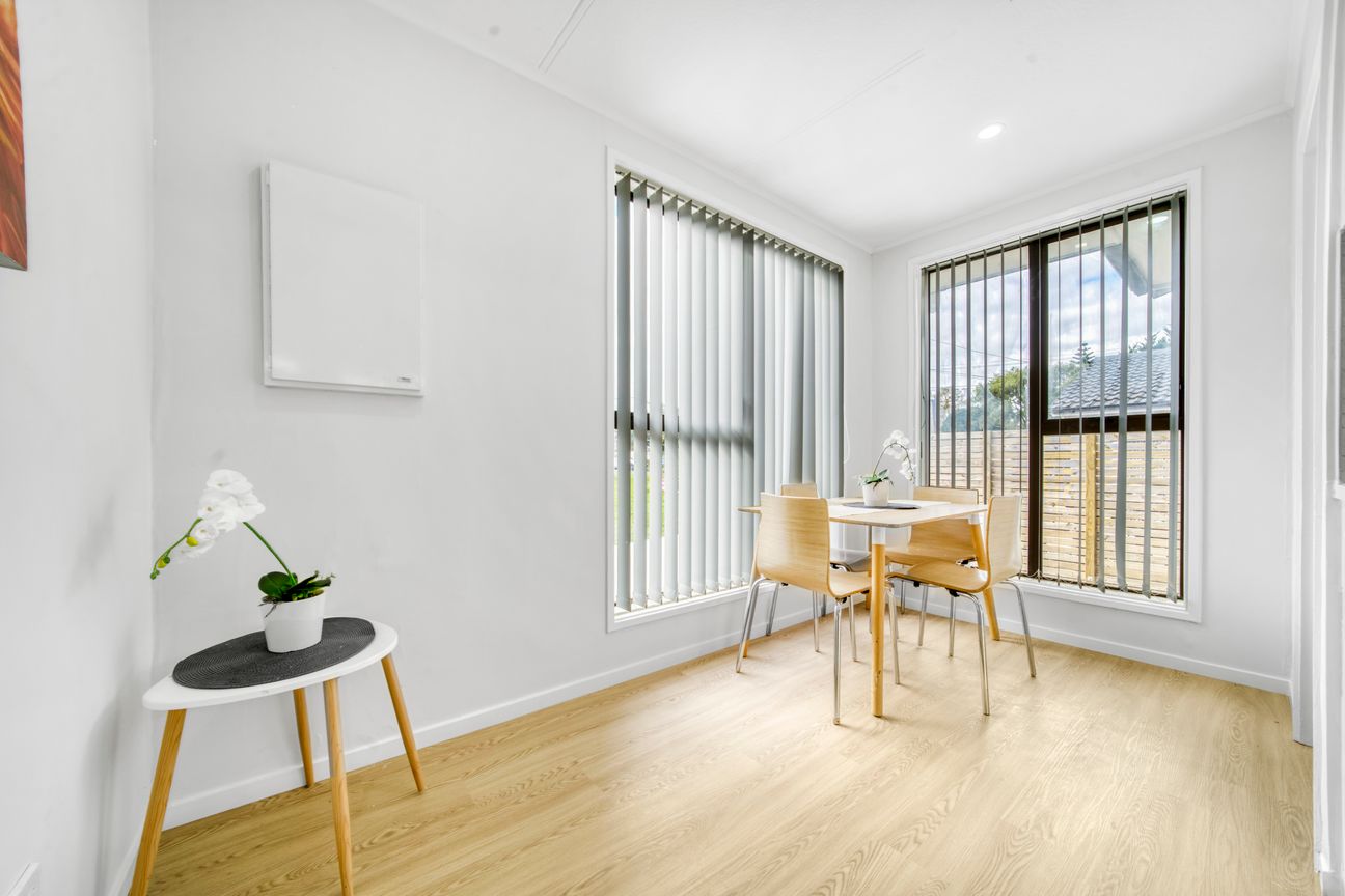 Freshly Renovated, Fully Freehold & Fully yours! - Więcej