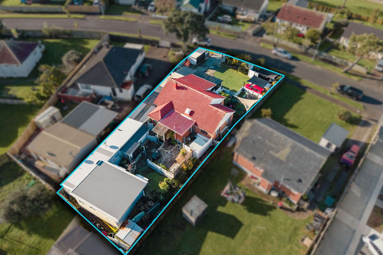 FIRST TIME ON MARKET IN 50 YEARS - THAB ZONING - Meer