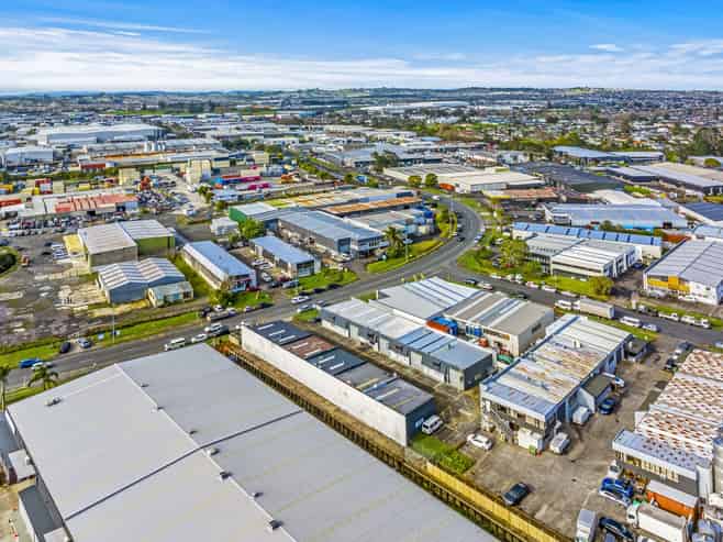 Functional 94sqm warehouse – available now